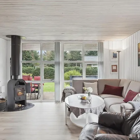 3 Bedroom In Holiday home