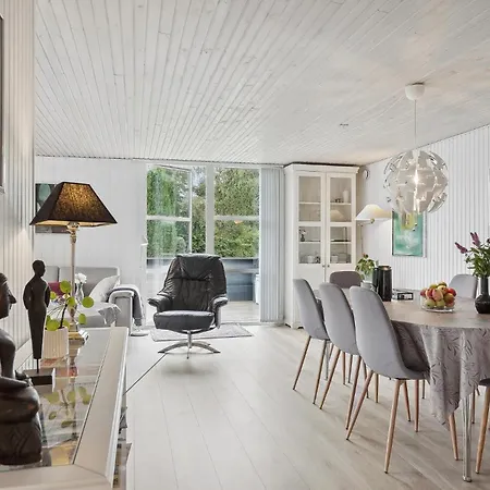 3 Bedroom In Holiday home *